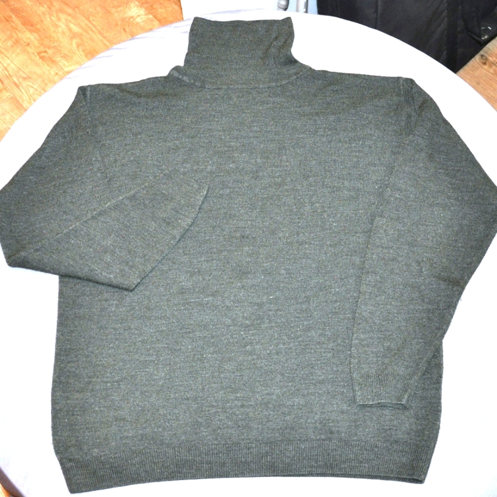 2 for 5️⃣💲L/G Gray turtleneck sweater Marie-Claire